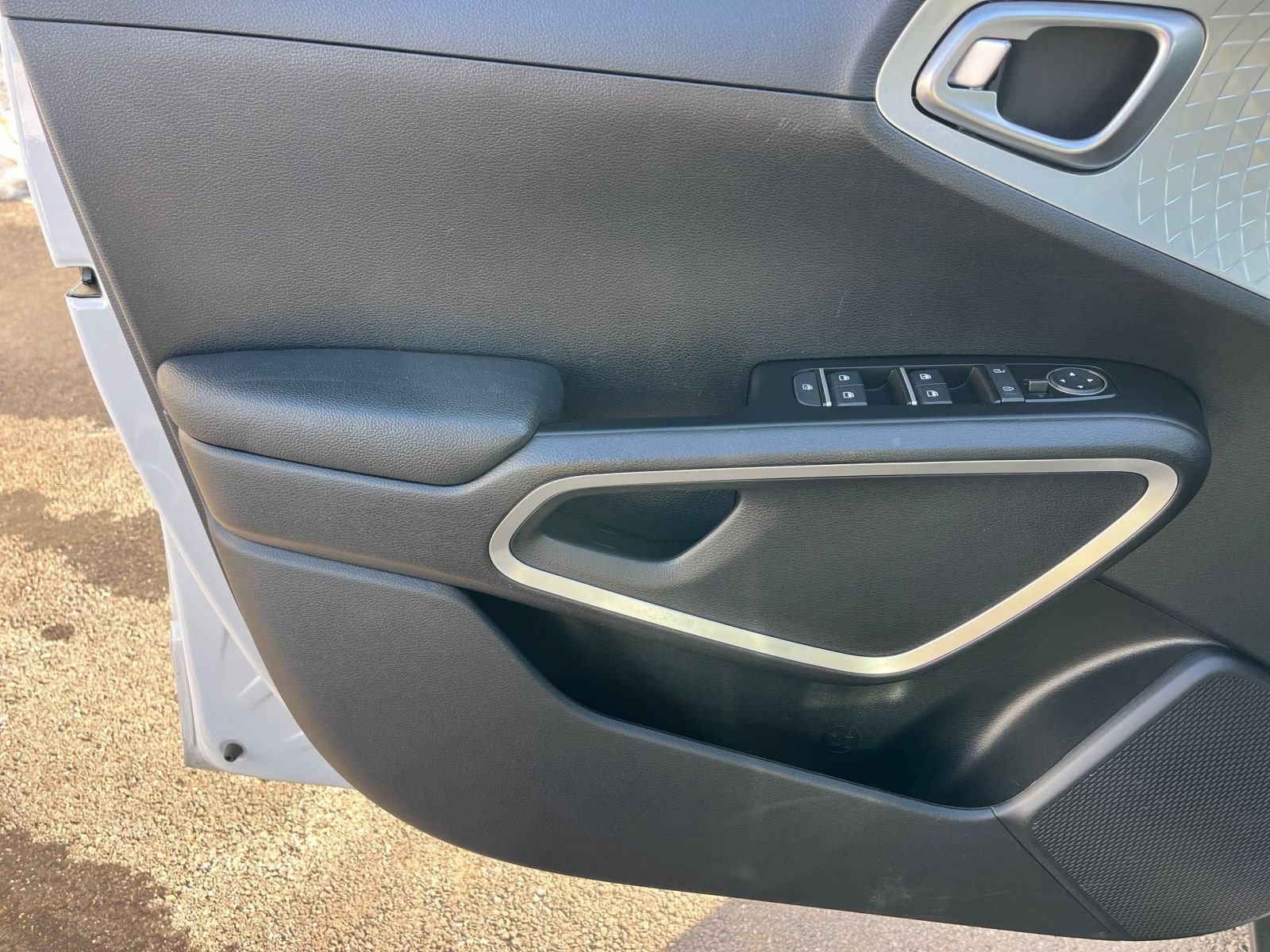 Used 2025 Kia Soul LX w/ LX Technology Package FWD image 18