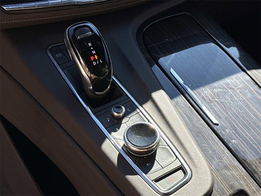 Used 2021 Cadillac Escalade Premium Luxury image 25