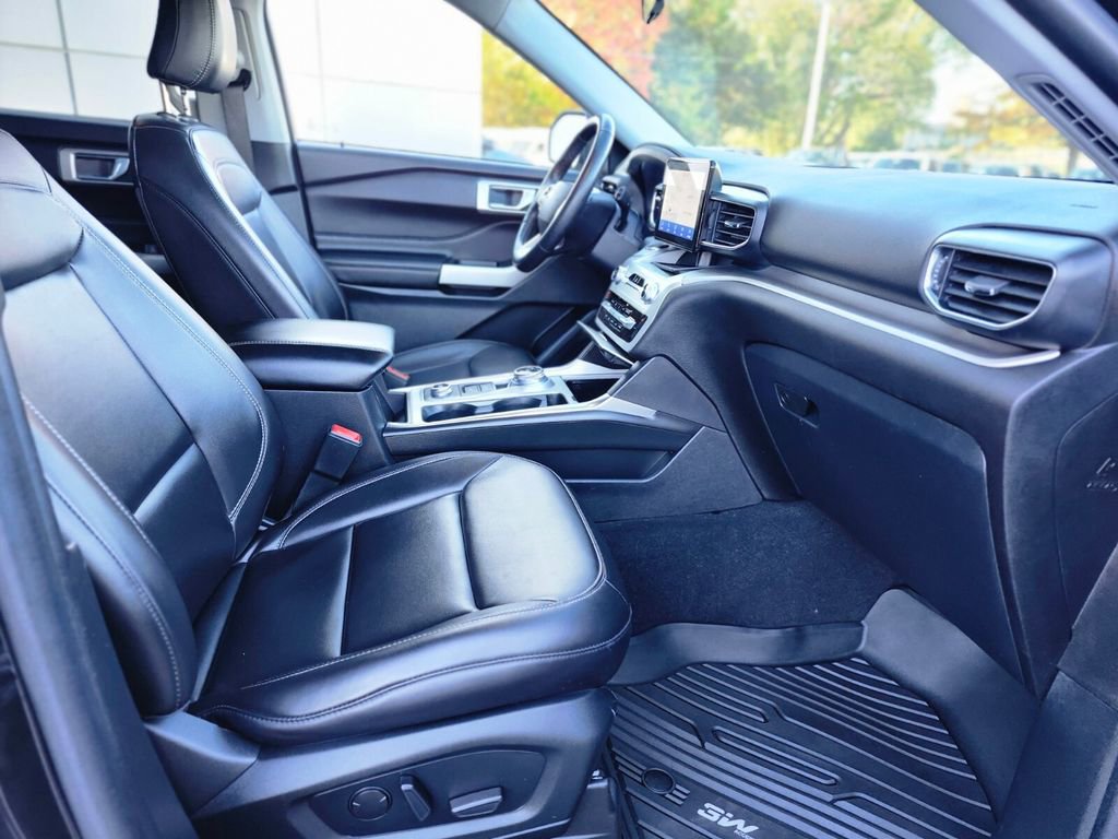 Used 2022 Ford Explorer XLT w/ Equipment Group 202A image 12