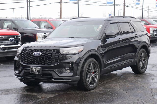 Used 2025 Ford Explorer ST-Line w/ Premium Package image 8