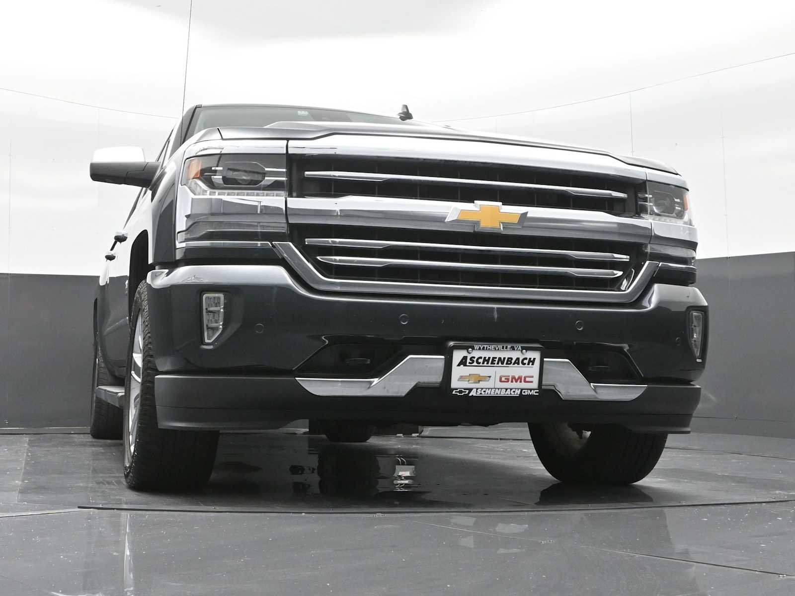 Used 2018 Chevrolet Silverado 1500 High Country image 24