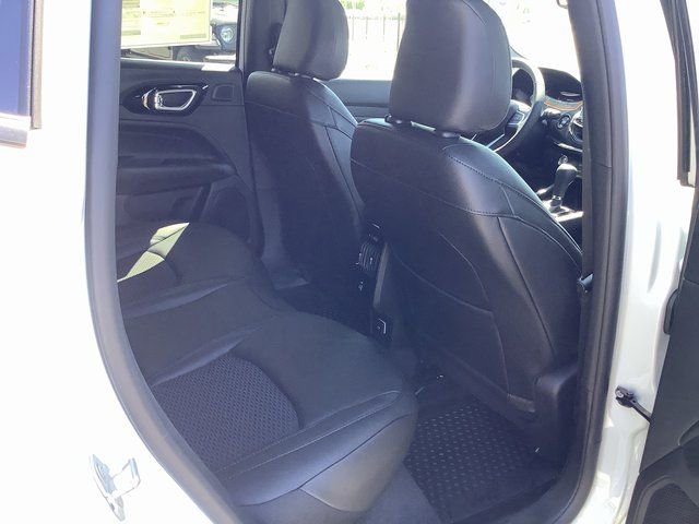 New 2025 Jeep Compass Latitude w/ Sun & Sound Group AWD/4WD image 33