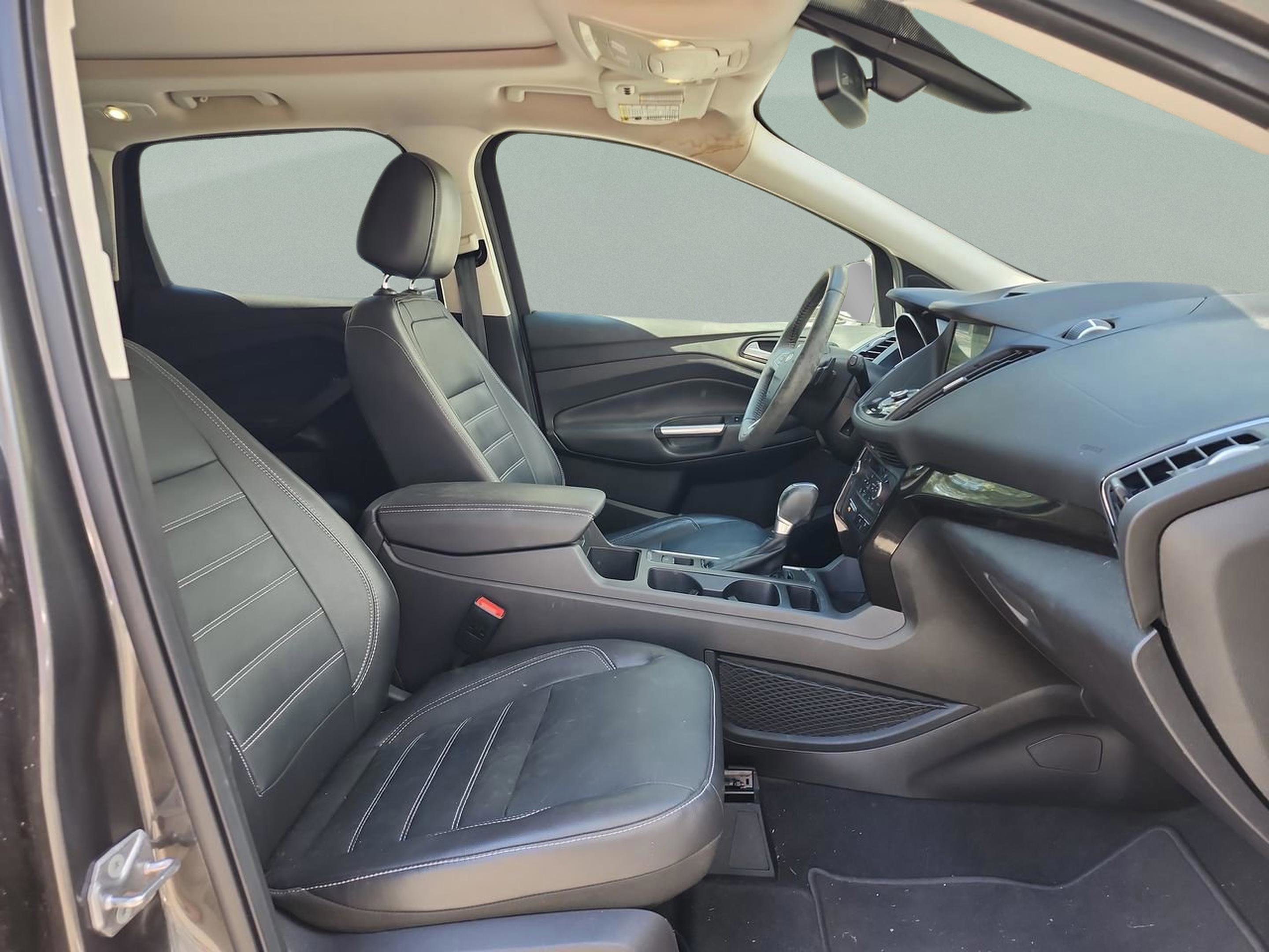 Used 2017 Ford Escape Titanium image 16