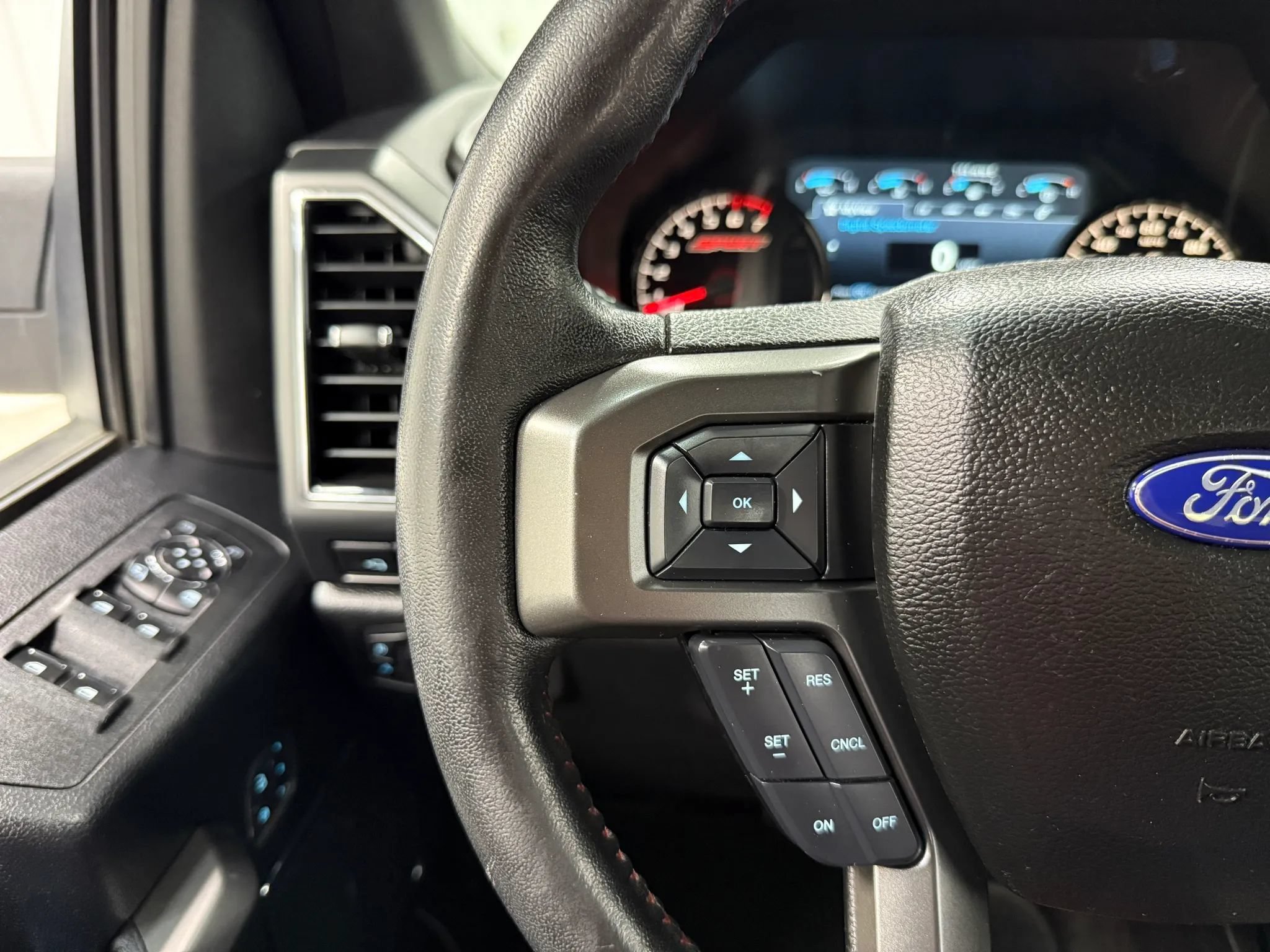 Used 2018 Ford F150 Lariat w/ Equipment Group 502A Luxury AWD/4WD image 28