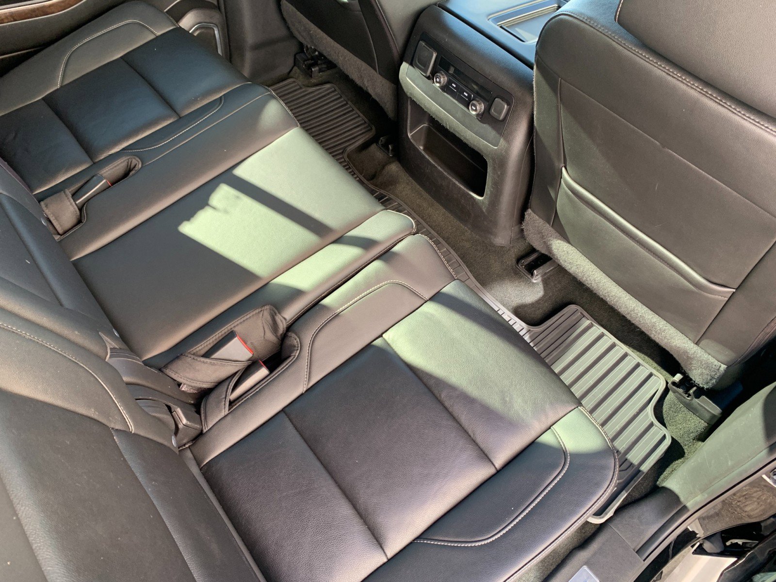 Used 2016 Chevrolet Suburban LT image 32