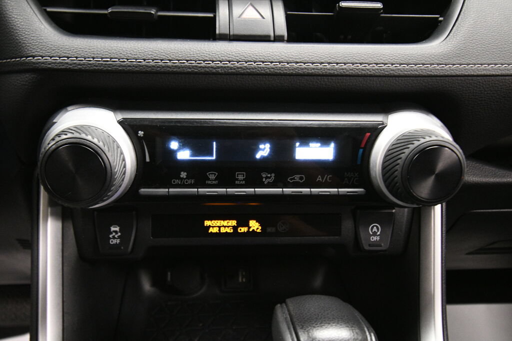 Used 2019 Toyota RAV4 LE w/ All Weather Liner Package AWD/4WD image 15