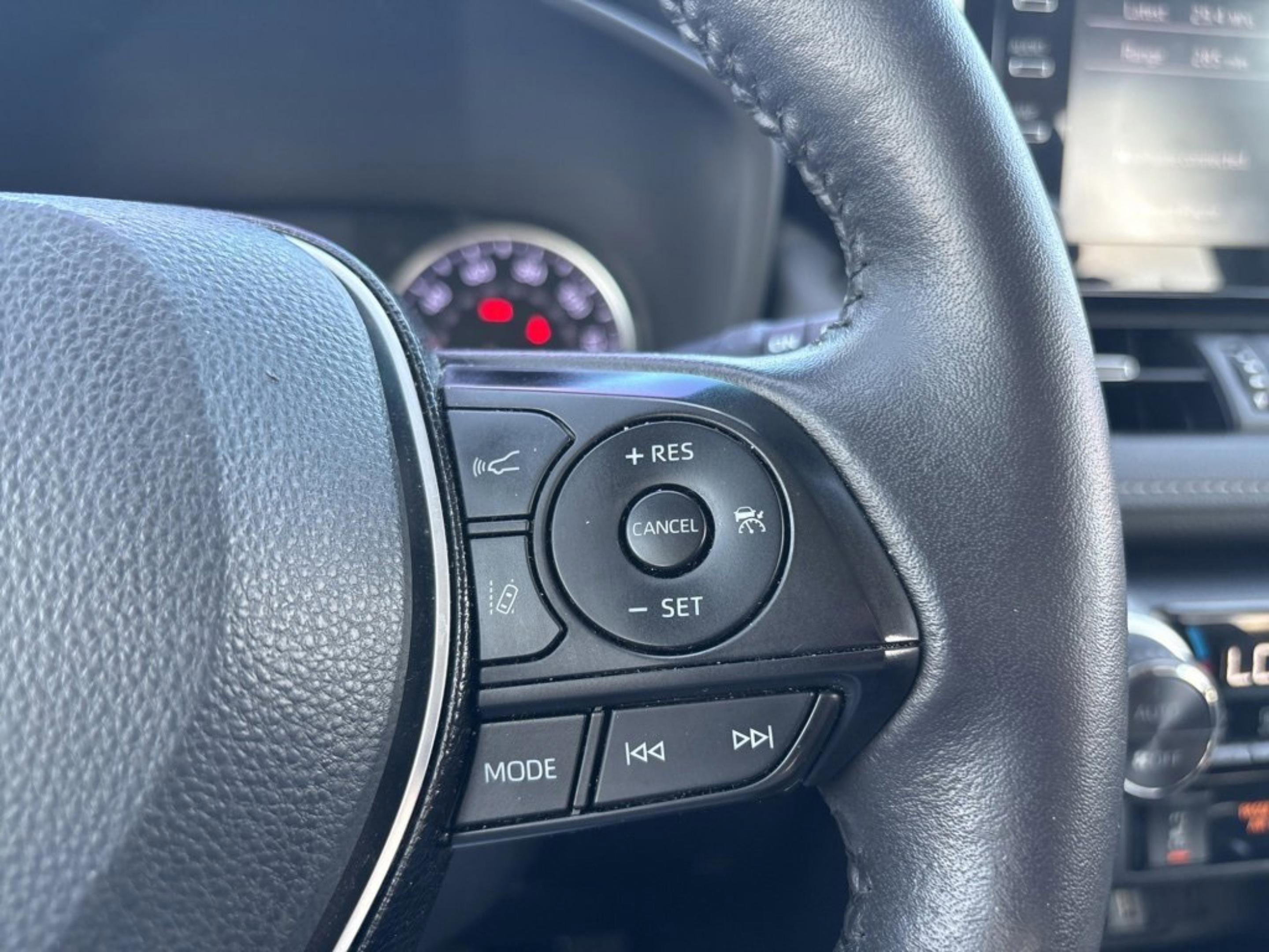 Used 2021 Toyota RAV4 XLE Premium image 17