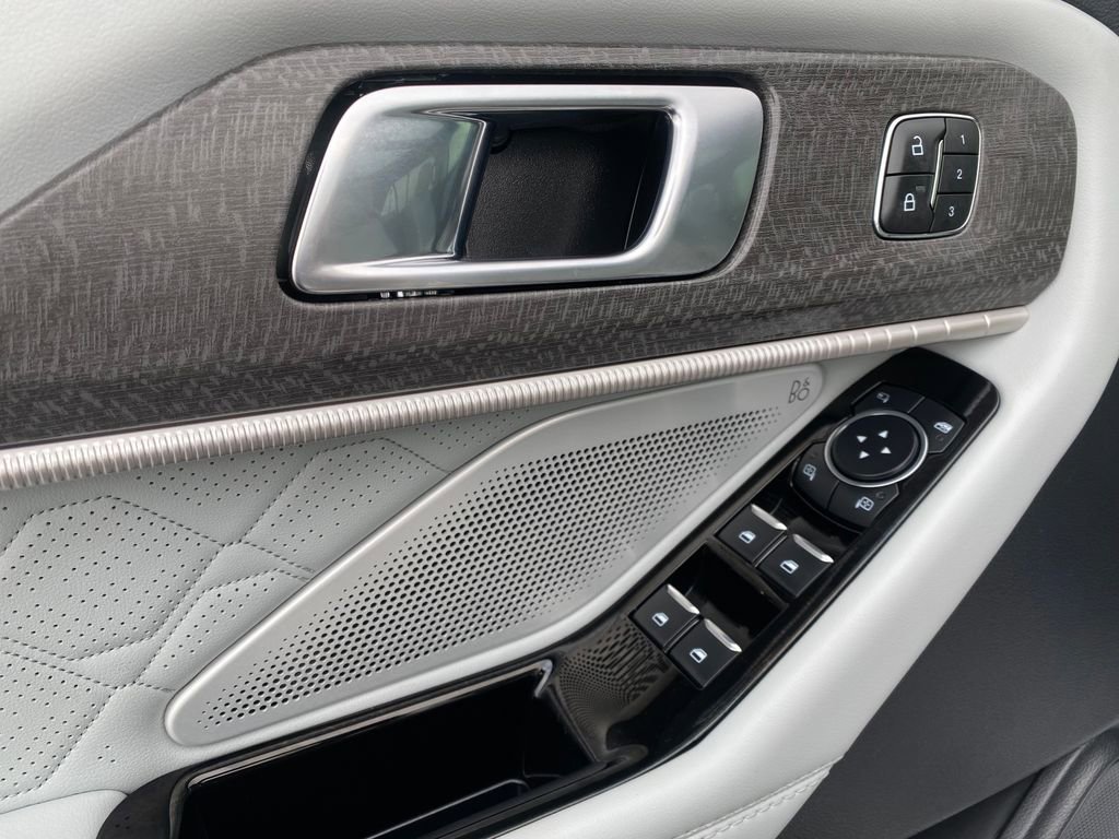 Used 2025 Ford Explorer Platinum w/ LUX Leather Package image 15