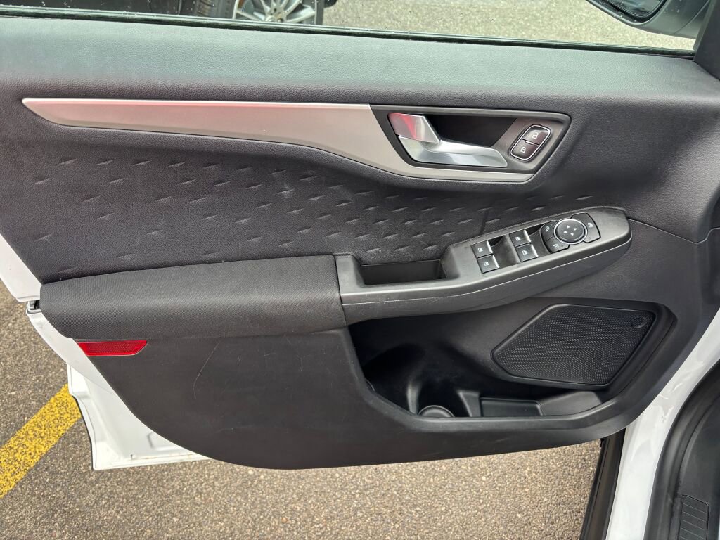 Used 2020 Ford Escape SE Sport image 5