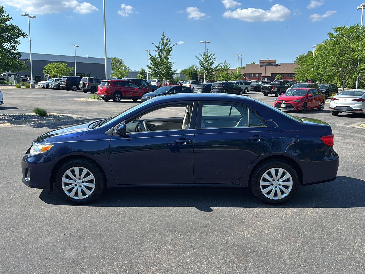 Used 2013 Toyota Corolla LE FWD image 16