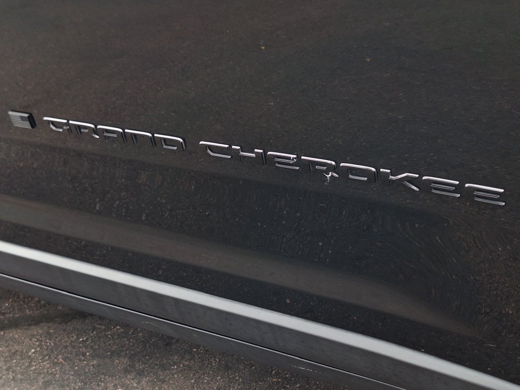 Used 2023 Jeep Grand Cherokee Altitude AWD/4WD image 33