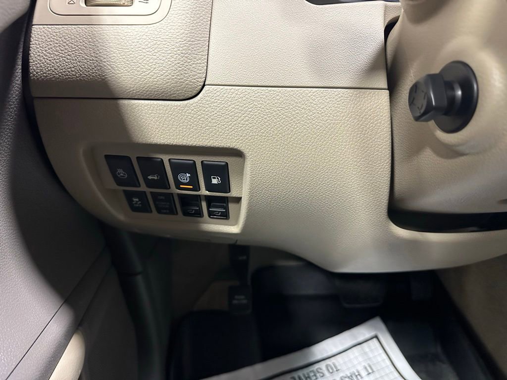 Used 2014 Nissan Murano LE w/ Platinum Edition Package image 17