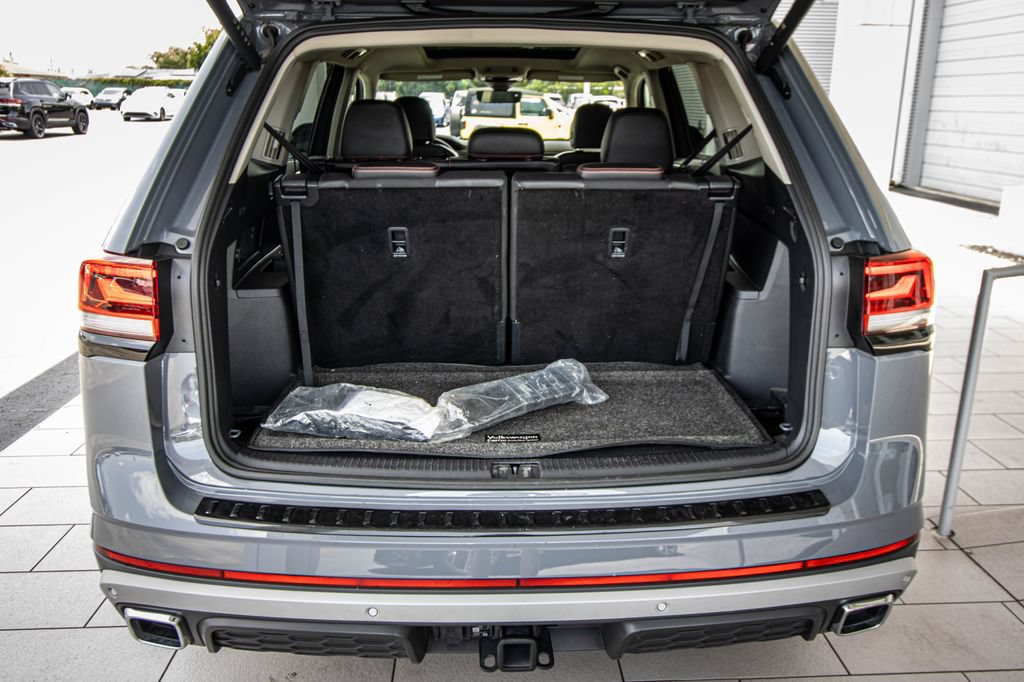 Certified 2024 Volkswagen Atlas Peak Edition SEL AWD/4WD image 17