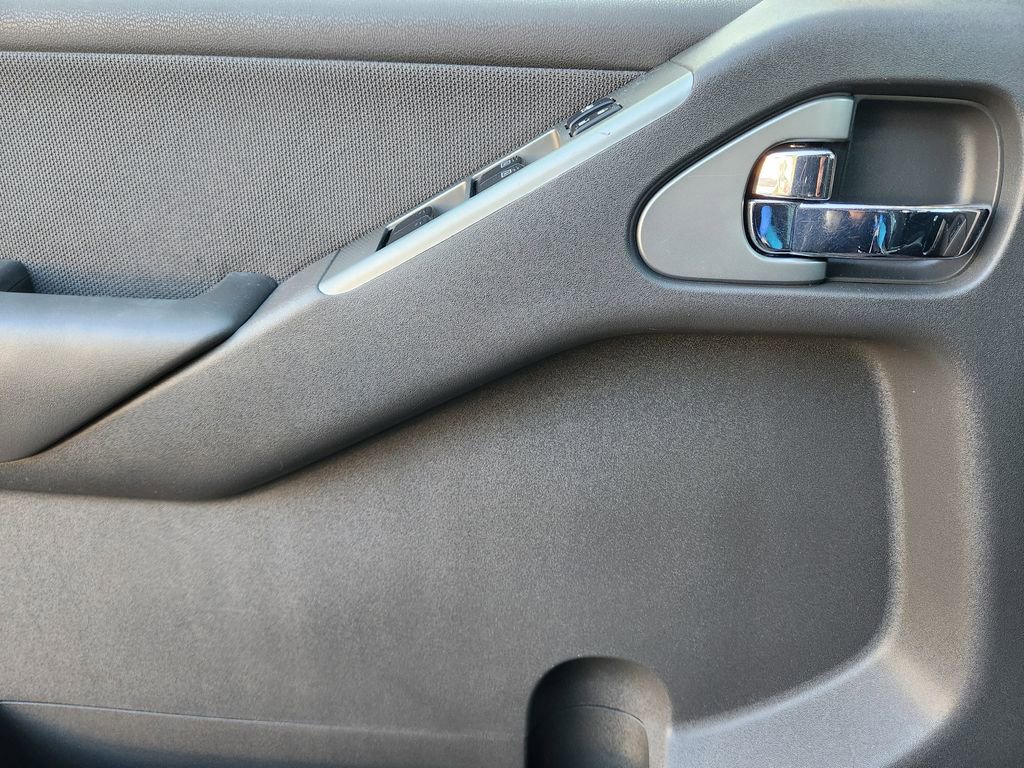 Used 2010 Nissan Pathfinder S image 6