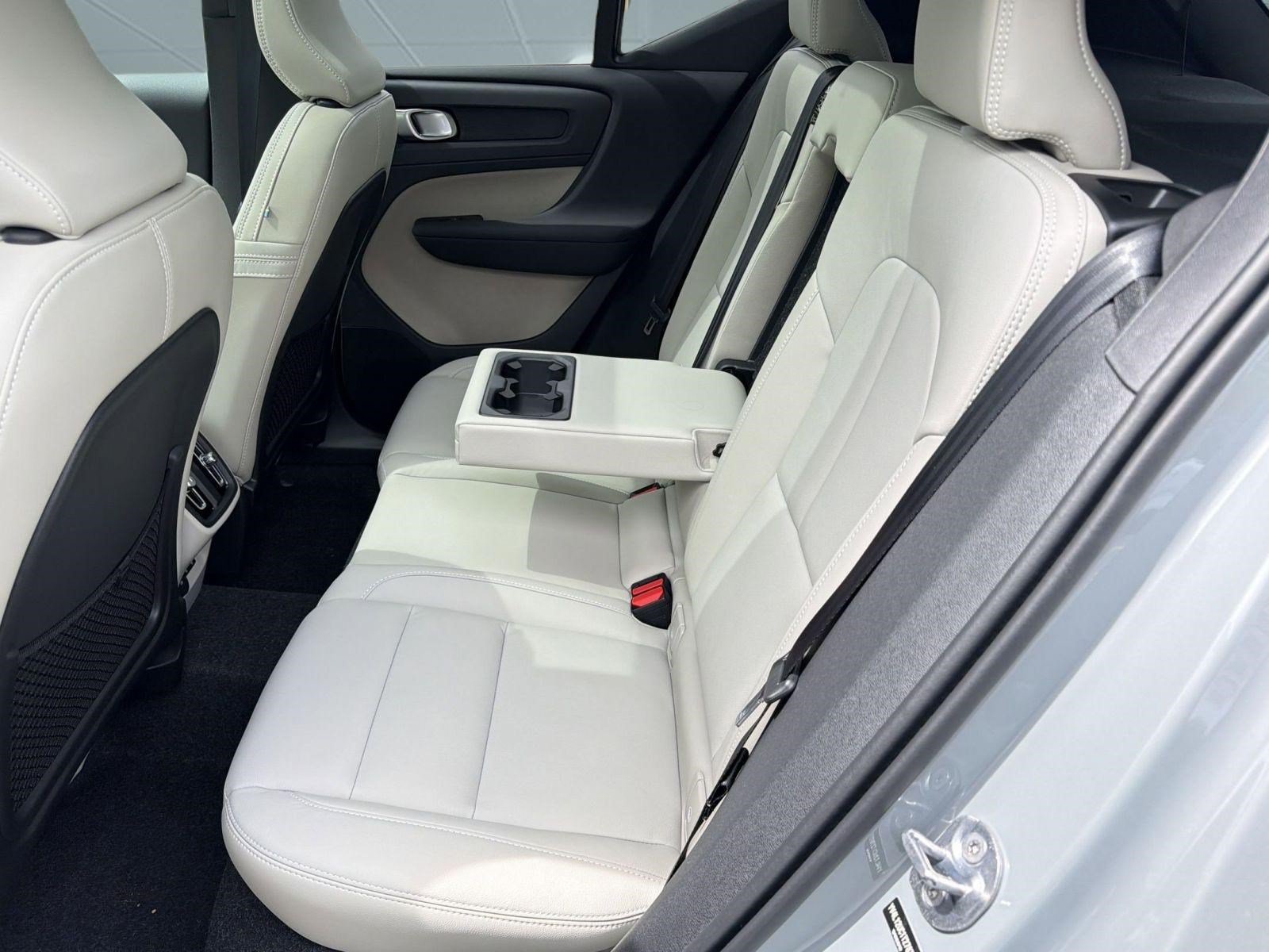 New 2026 Volvo XC40 B5 Plus w/ Protection Package Premier AWD/4WD image 12