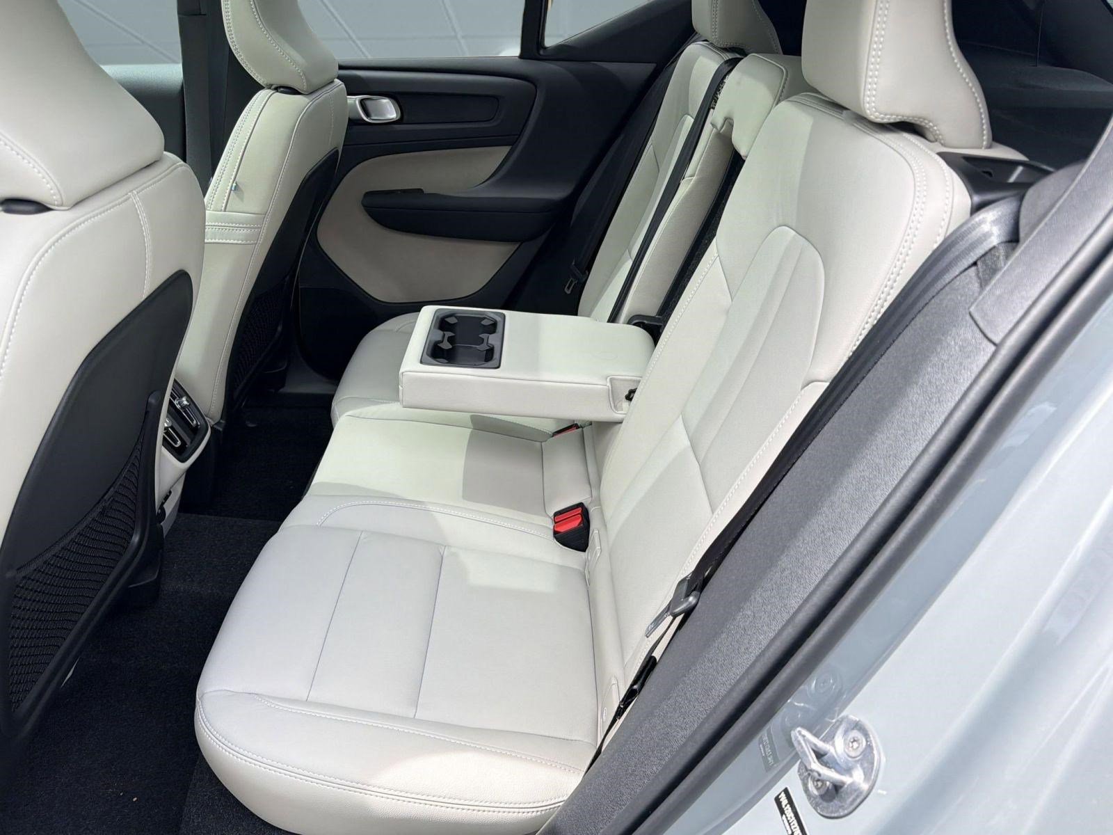New 2026 Volvo XC40 B5 Plus w/ Protection Package Premier AWD/4WD image 12