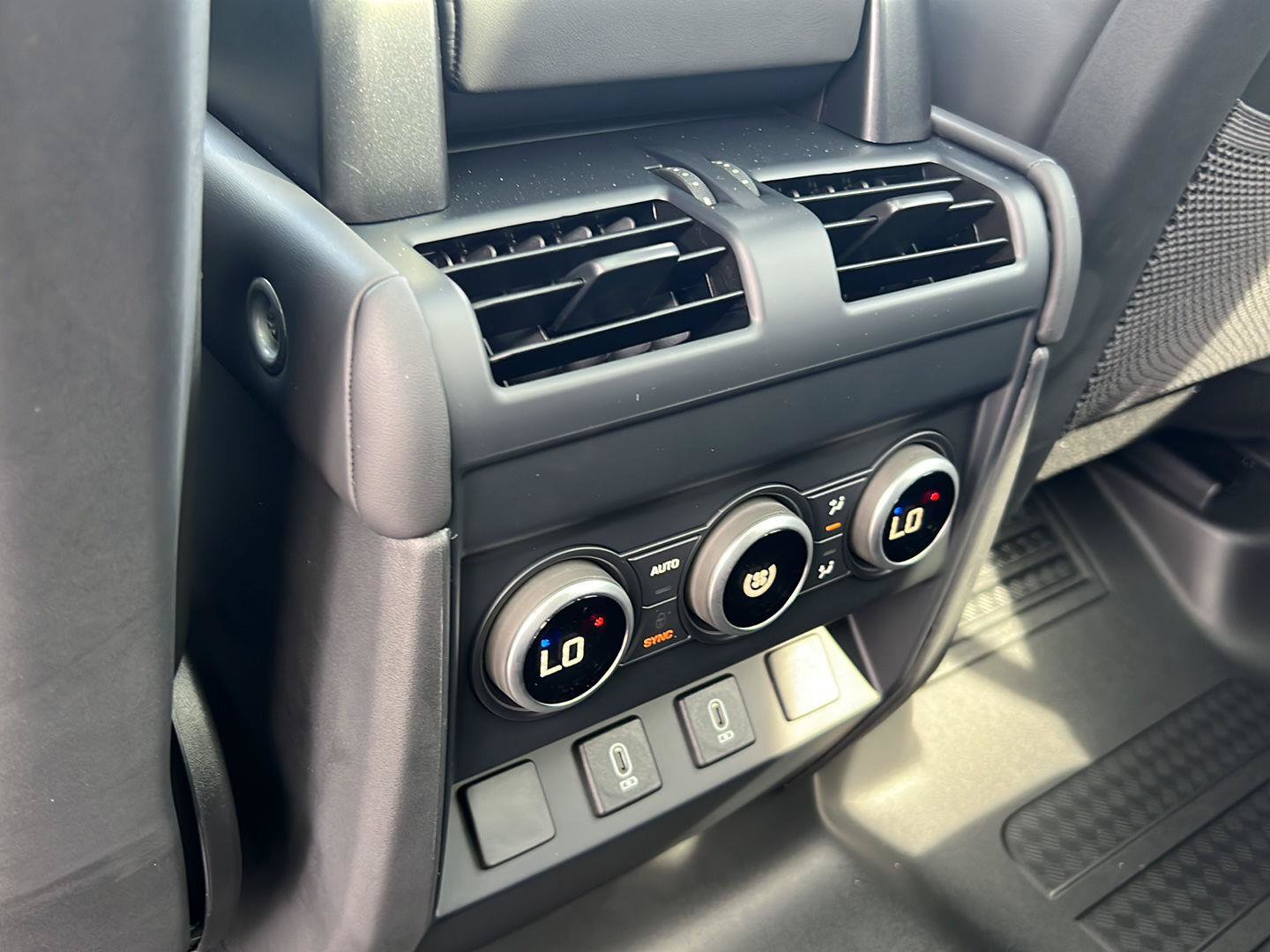 New 2026 Land Rover Defender 110 X-Dynamic SE AWD/4WD image 29