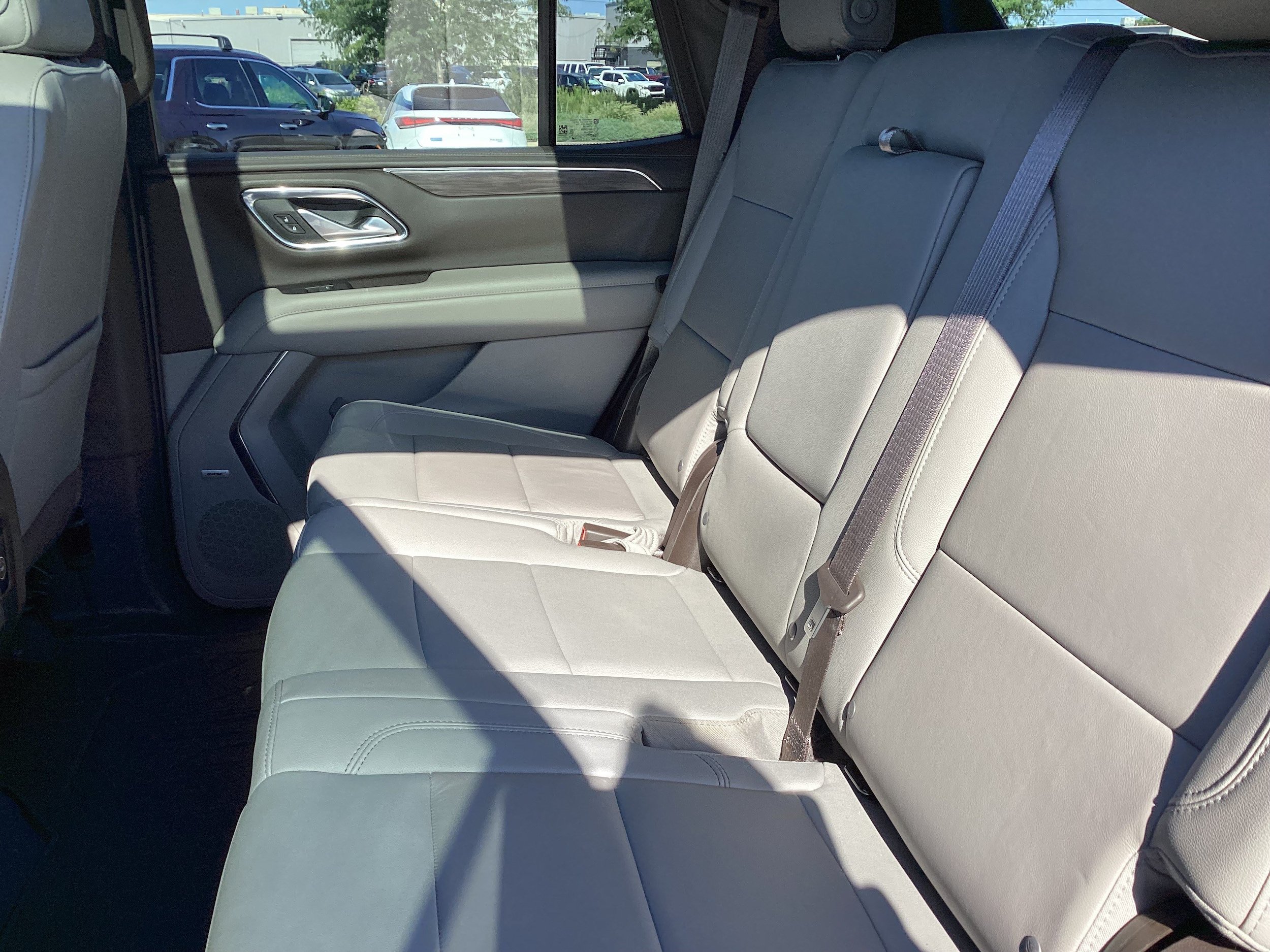 Used 2022 Chevrolet Tahoe Z71 w/ Luxury Package AWD/4WD image 13