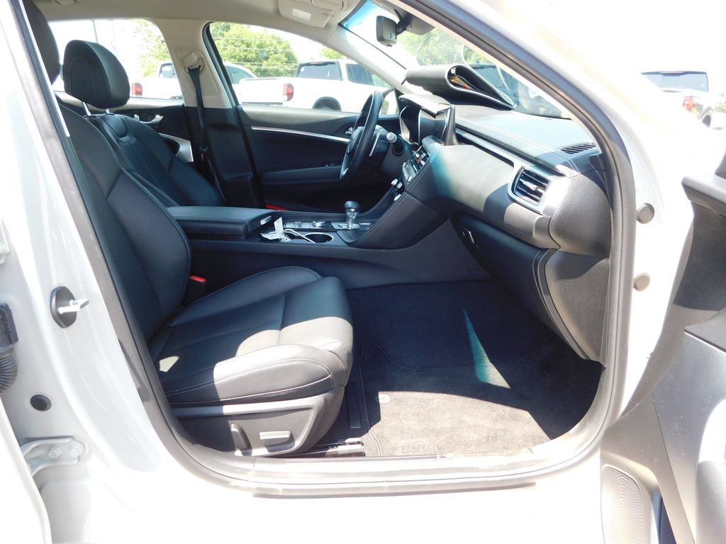 Used 2025 Genesis G70 2.5T AWD/4WD image 16