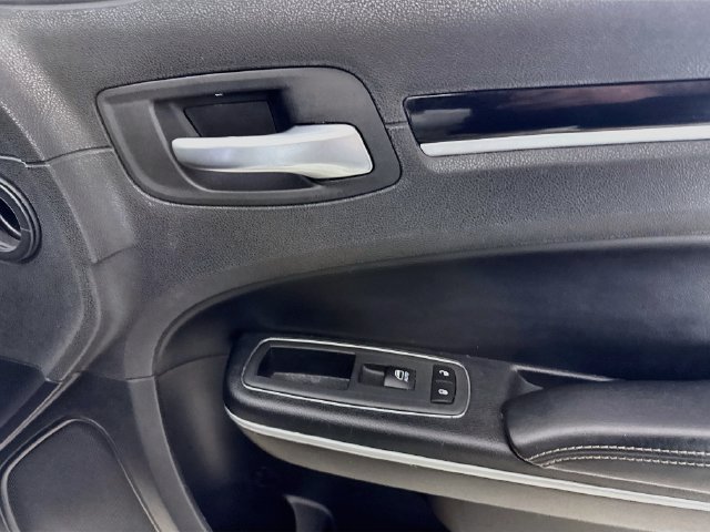 Used 2020 Chrysler 300 S RWD image 30