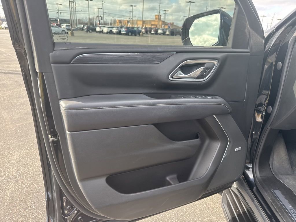 Used 2023 GMC Yukon SLT w/ SLT Luxury Package image 20