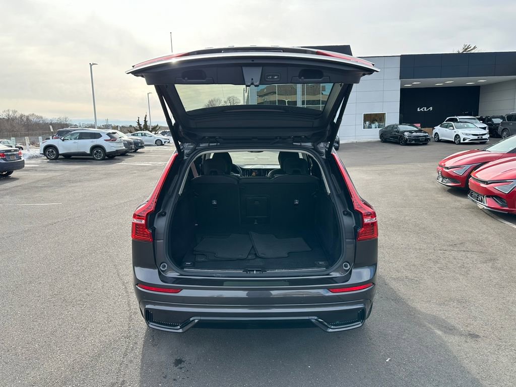 Used 2025 Volvo XC60 B5 Plus image 30