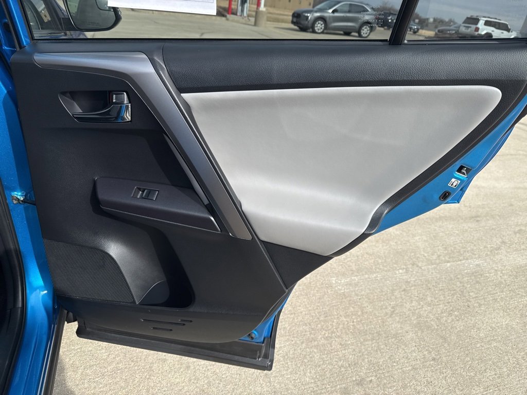 Used 2018 Toyota RAV4 XLE image 19