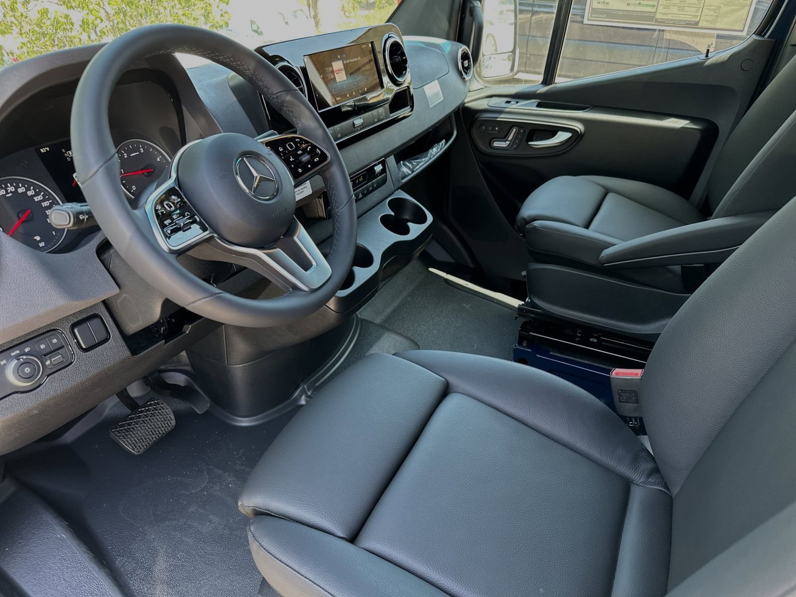 Used 2024 Mercedes-Benz Sprinter 144 Cargo image 10