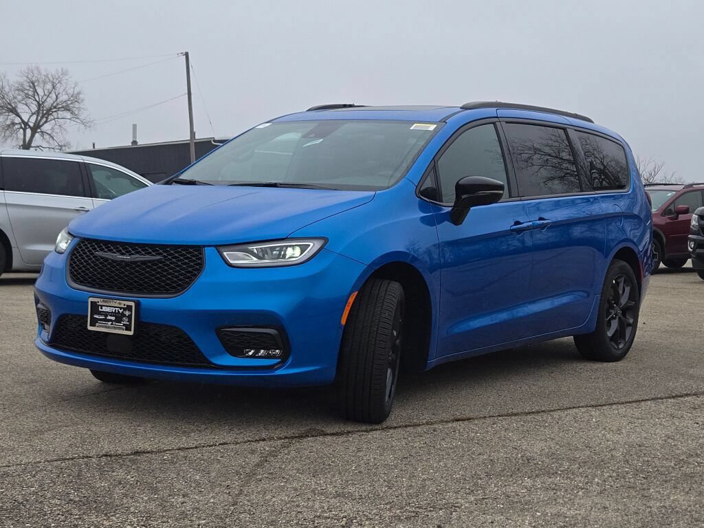 New 2026 Chrysler Pacifica Select w/ S Appearance Package AWD/4WD image 7
