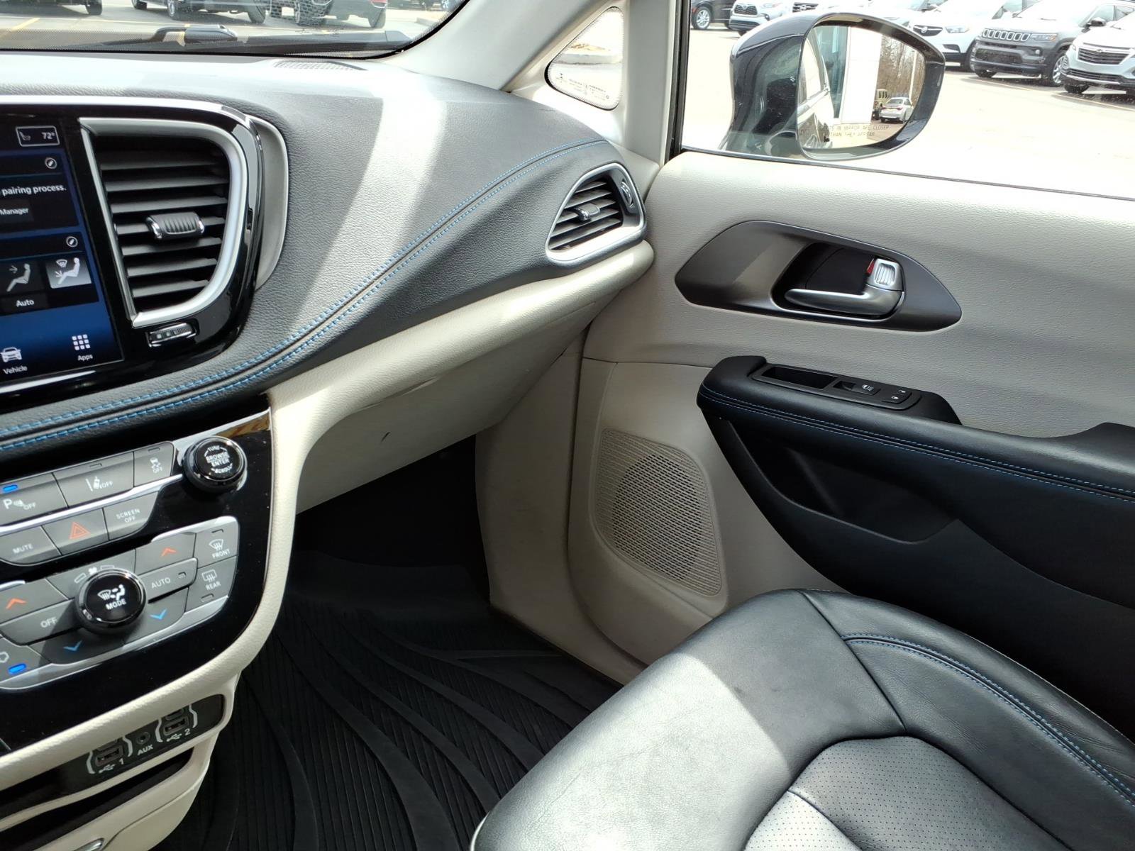 Used 2021 Chrysler Pacifica Touring-L image 23