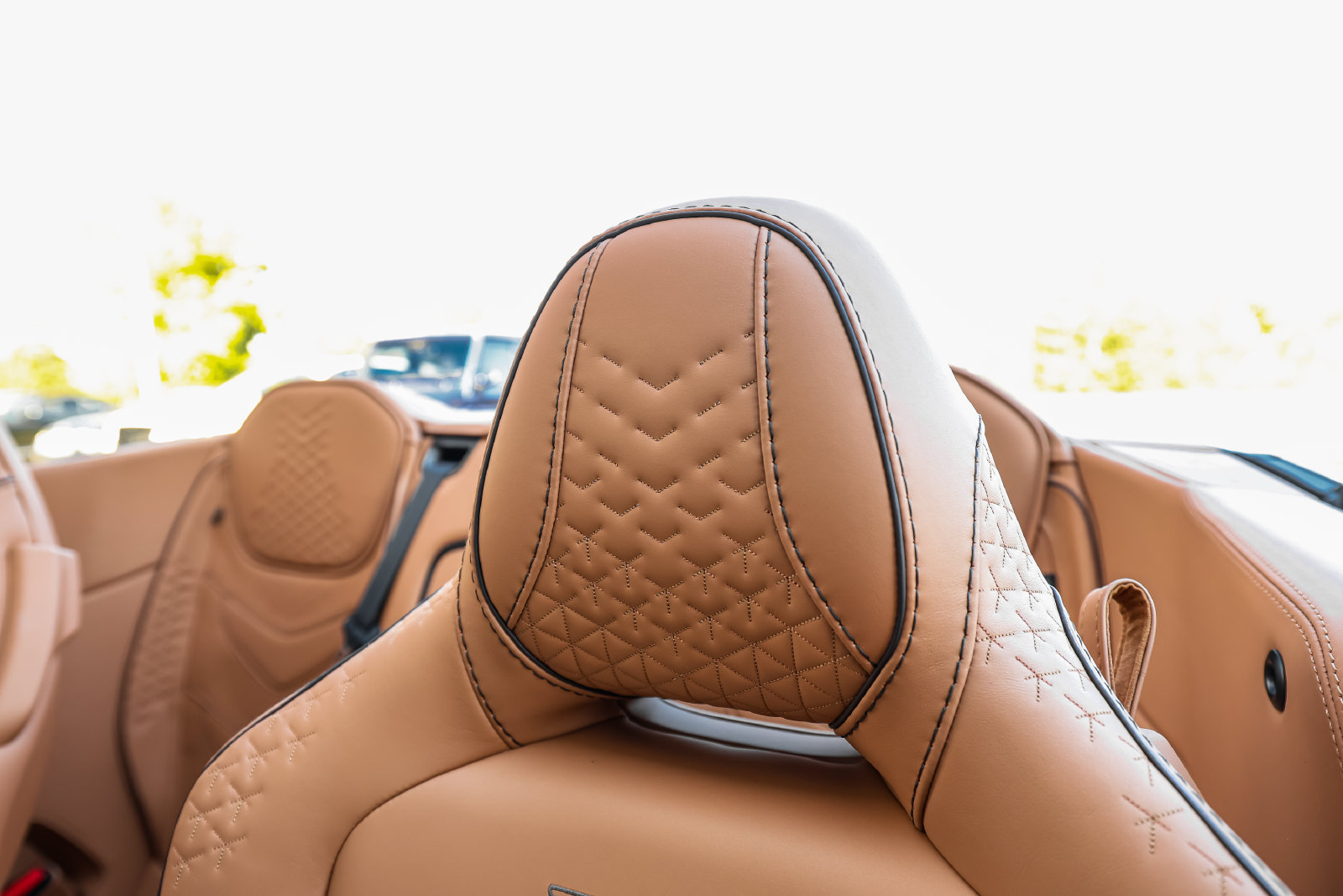 Used 2022 Aston Martin DBS Superleggera Volante RWD image 27