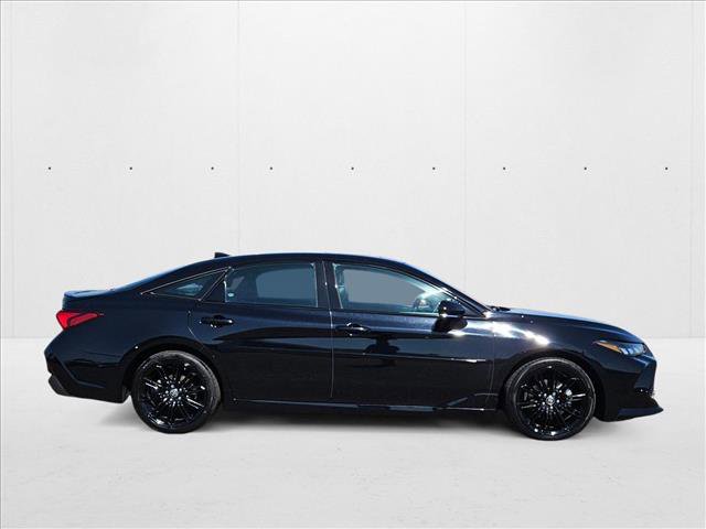 Used 2022 Toyota Avalon XSE image 4