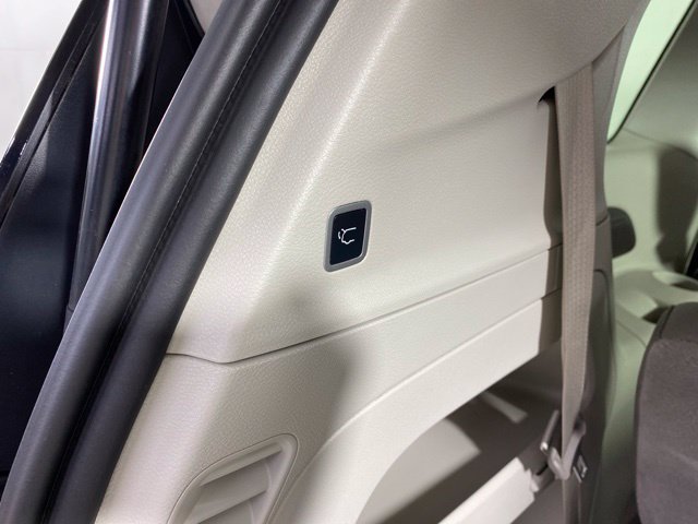 Used 2020 Chrysler Pacifica Touring w/ Cold Weather Group FWD image 36