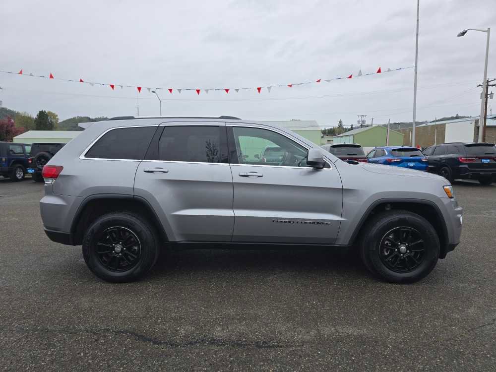 Used 2020 Jeep Grand Cherokee Laredo image 6