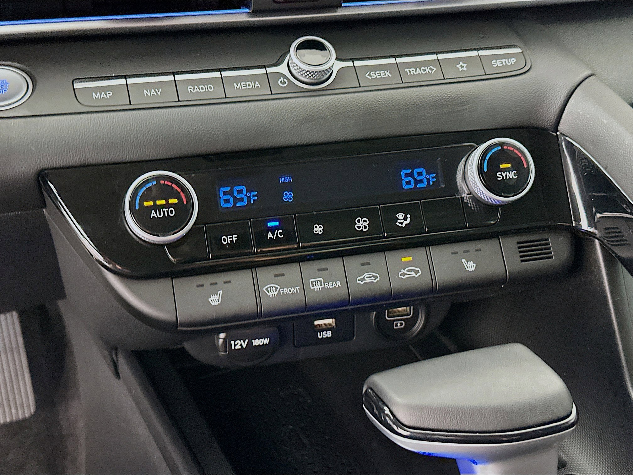 Used 2023 Hyundai Elantra Limited w/ Cargo Package image 24