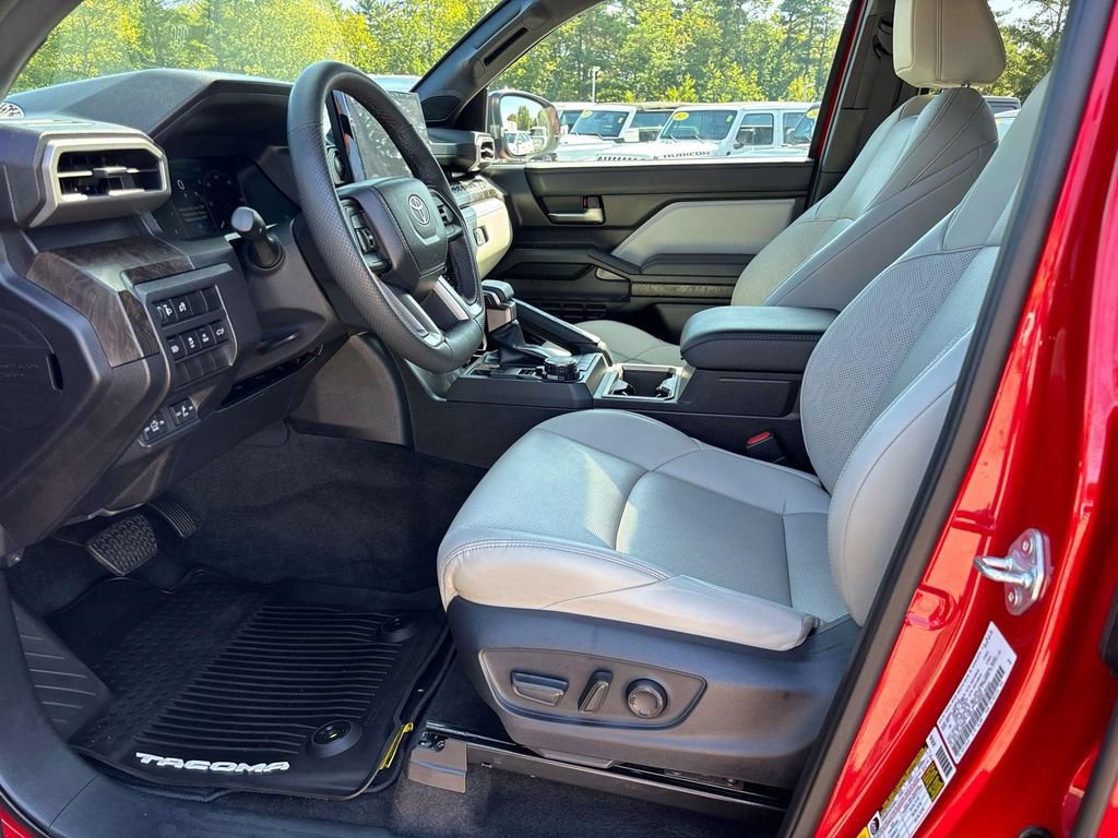 Used 2025 Toyota Tacoma Limited AWD/4WD image 13