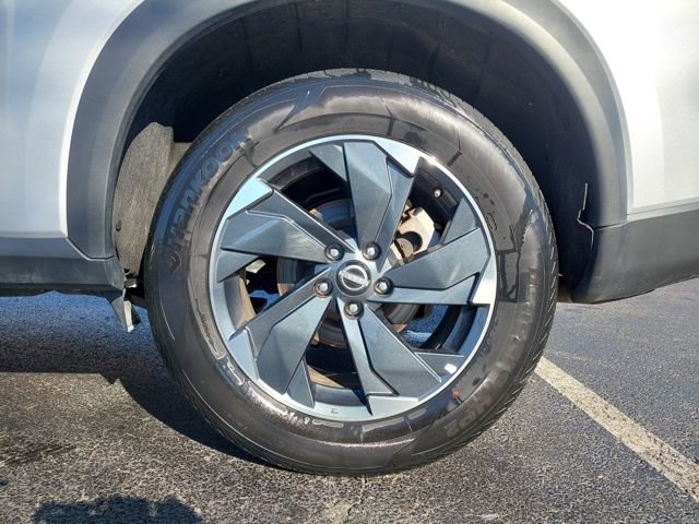 Used 2024 Nissan Rogue SV image 35