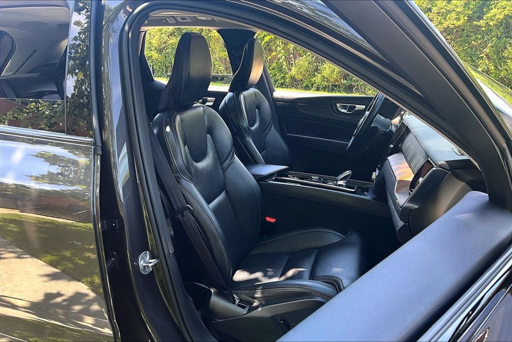 Used 2023 Volvo XC60 B5 Ultimate w/ Climate Package FWD image 10