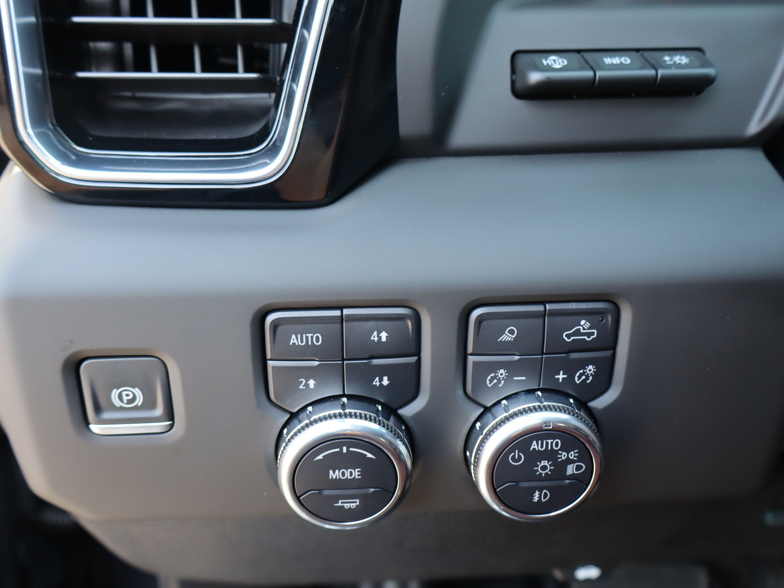 Used 2025 GMC Sierra 2500 Denali Ultimate w/ Max Trailering Package image 25