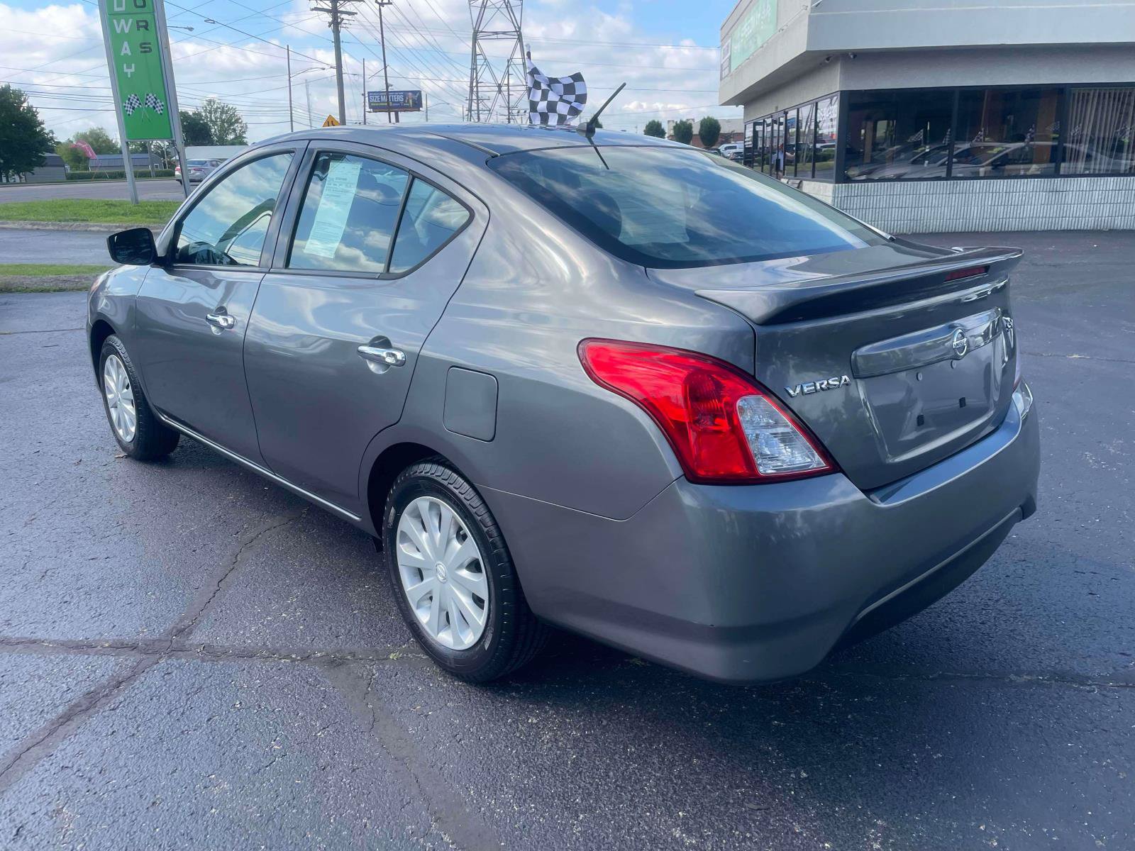 Used 2017 Nissan Versa SV FWD image 3