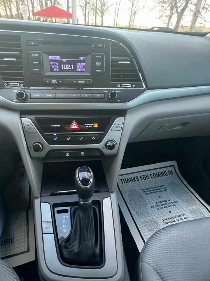 Used 2018 Hyundai Elantra SE image 37