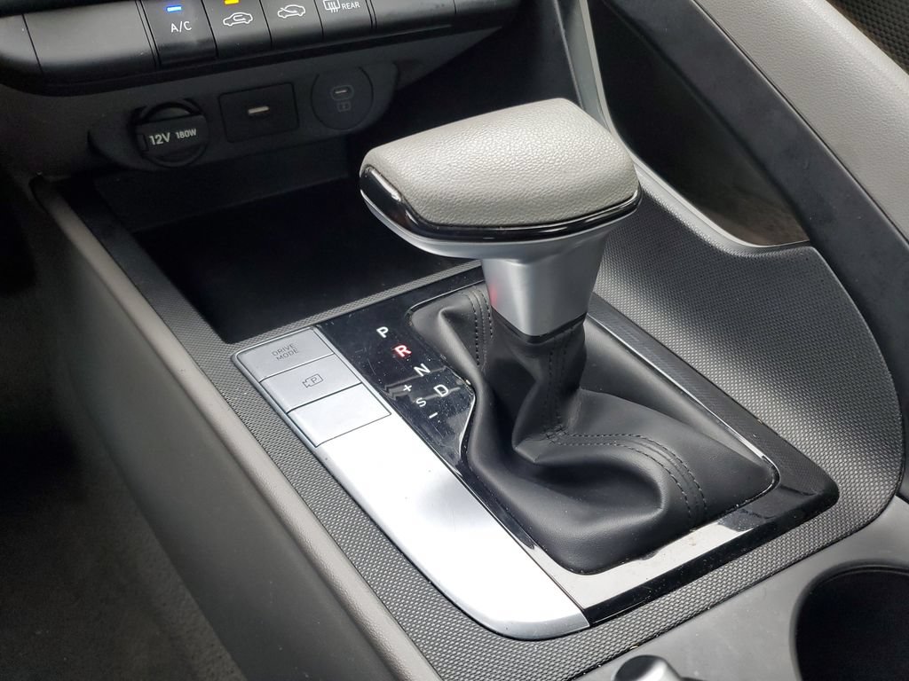 Used 2025 Hyundai Elantra SE FWD image 27