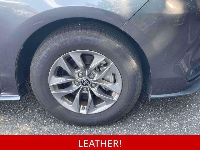 Certified 2025 Toyota Sienna XLE FWD image 10
