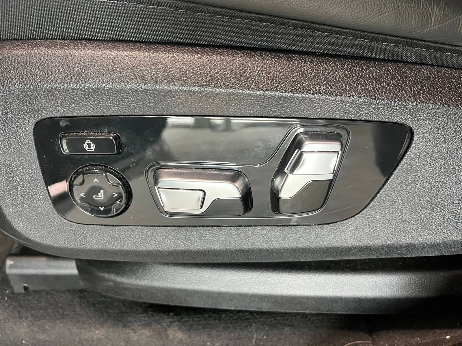 Used 2025 BMW X5 xDrive50e AWD/4WD image 18
