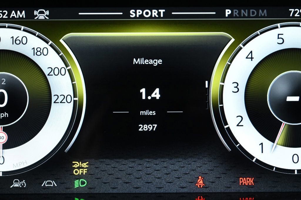 Used 2025 Aston Martin V8 Vantage Coupe image 6