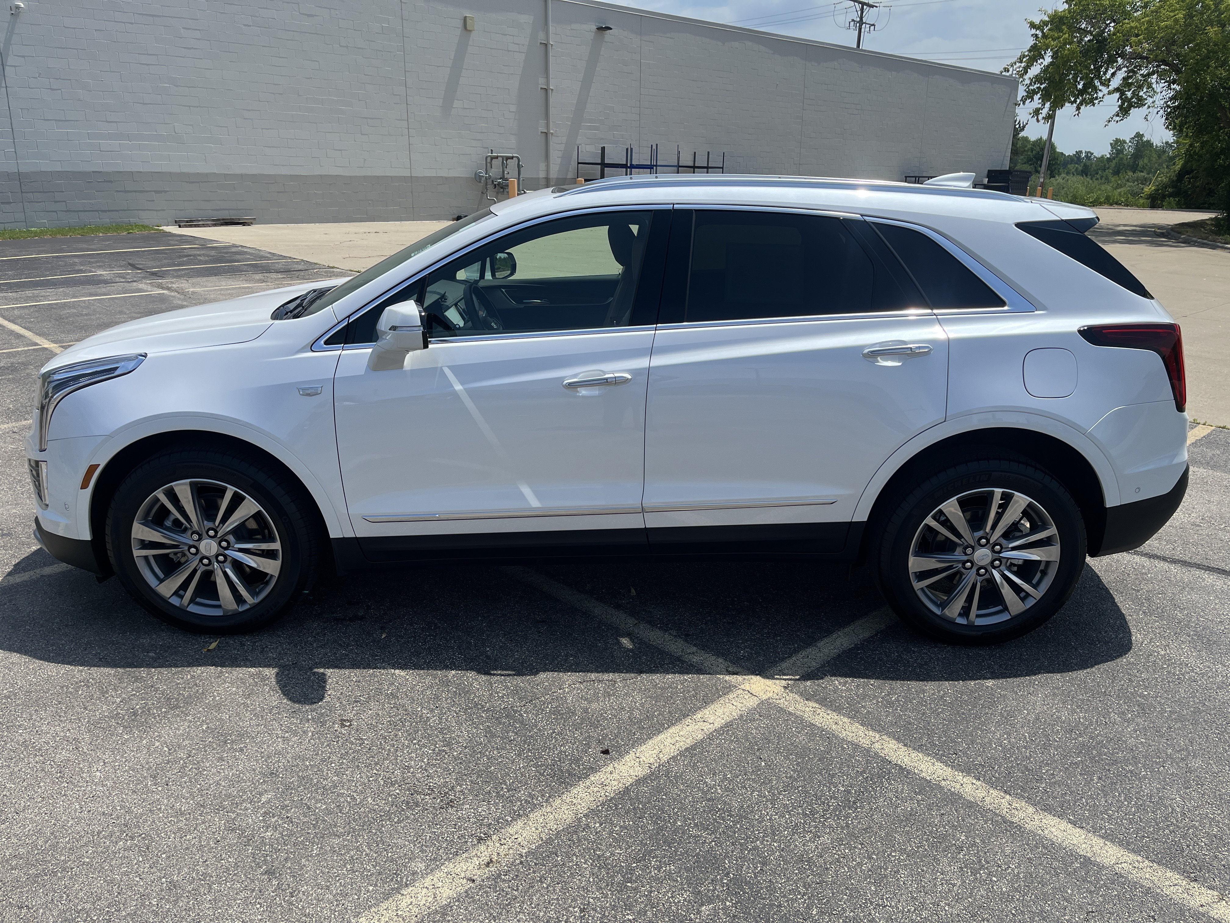 Used 2026 Cadillac XT5 Premium Luxury w/ Driver Assist Package AWD/4WD image 3