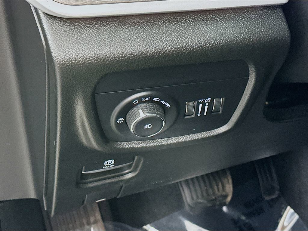 Certified 2025 Jeep Grand Cherokee Limited w/ Luxury Tech Group II image 18