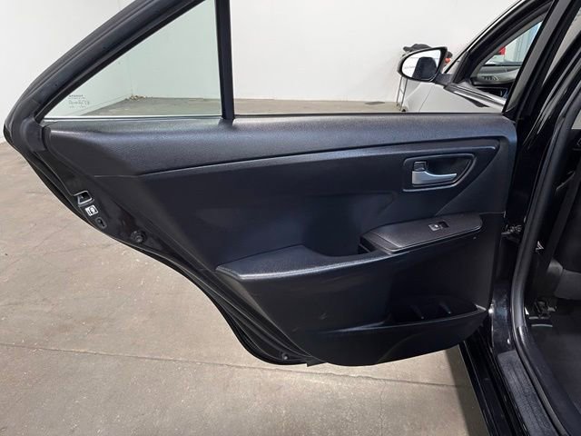 Used 2017 Toyota Camry SE FWD image 19