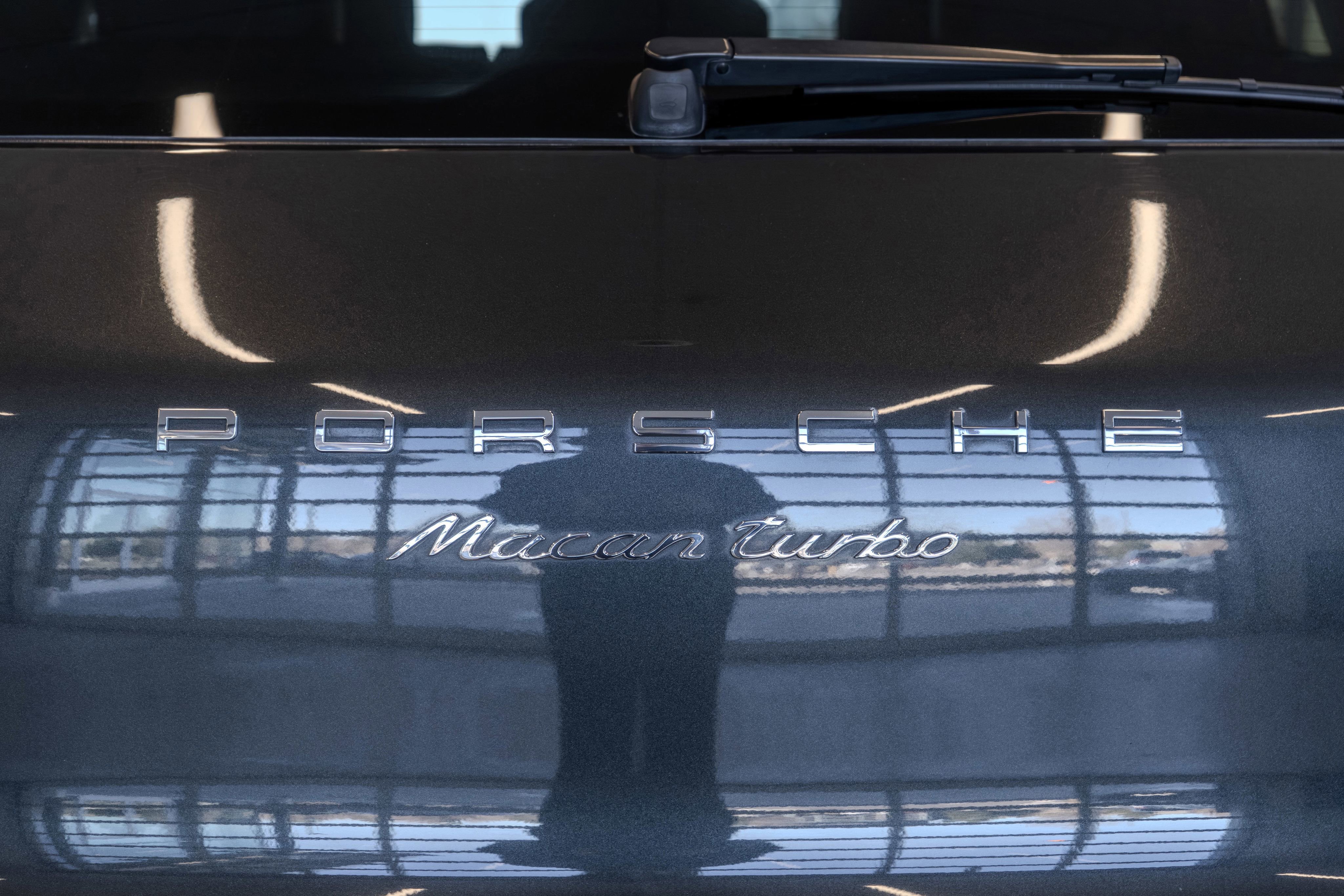 Used 2018 Porsche Macan Turbo w/ Premium Package Plus image 16