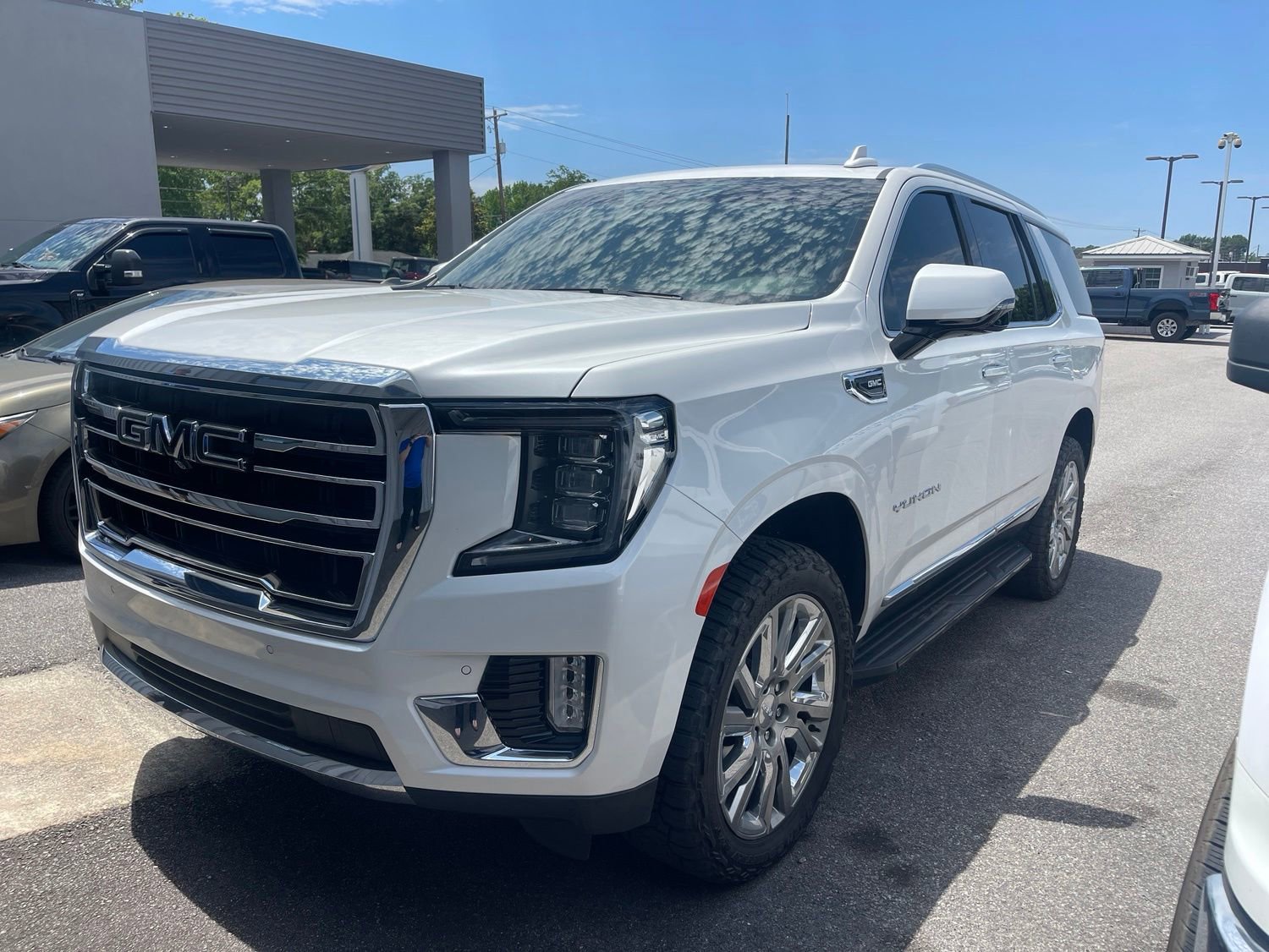 Used 2021 GMC Yukon SLT w/ SLT Premium Package AWD/4WD image 12